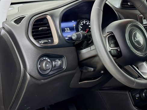 Used 2023 Jeep Renegade Latitude image 10