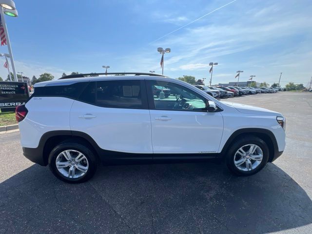 Used 2022 GMC Terrain SLE w/ Driver Convenience Package AWD/4WD image 4
