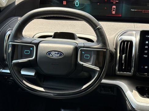 Used 2025 Ford Expedition Platinum AWD/4WD image 13