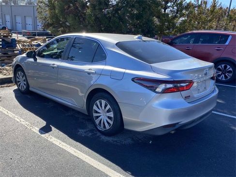 Used 2021 Toyota Camry LE image 7