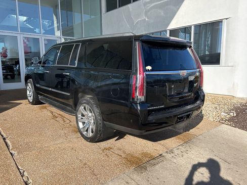 Used 2017 Cadillac Escalade ESV Luxury image 7