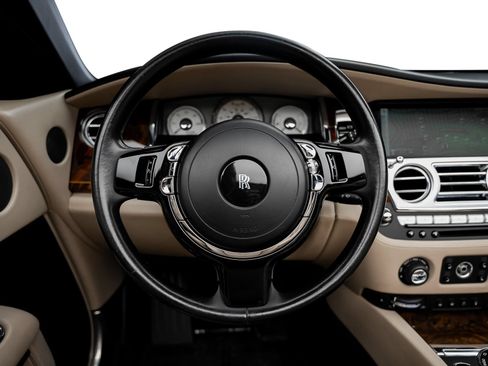 Used 2016 Rolls-Royce Dawn RWD image 32