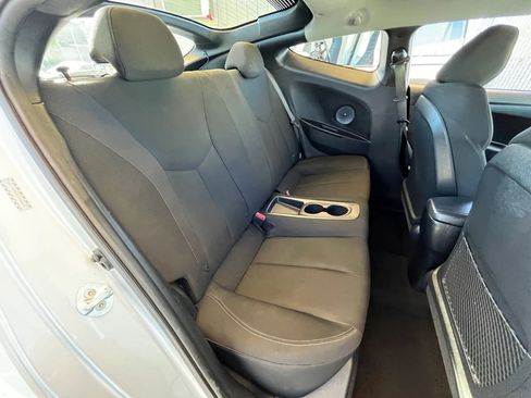 Used 2016 Hyundai Veloster image 15