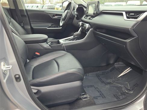 Used 2021 Toyota RAV4 XLE Premium FWD image 7