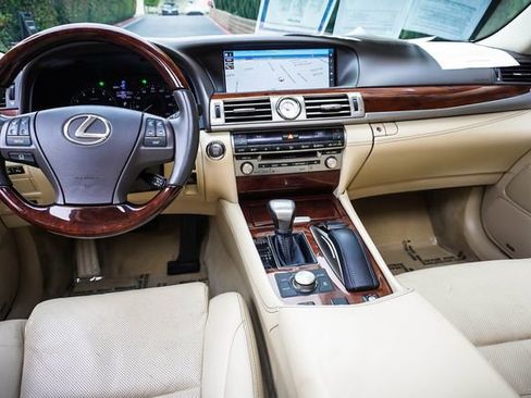 Used 2017 Lexus LS 460 w/ Comfort Package RWD image 18