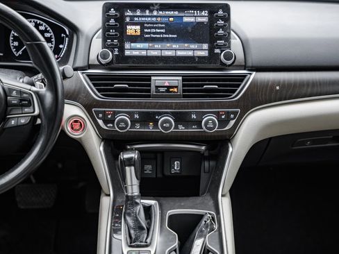 Used 2018 Honda Accord Touring image 21