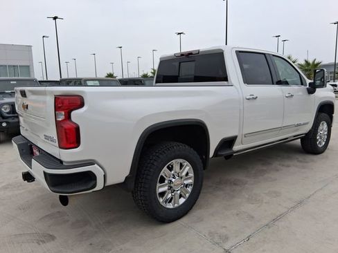 Used 2024 Chevrolet Silverado 2500 High Country w/ Technology Package AWD/4WD image 7