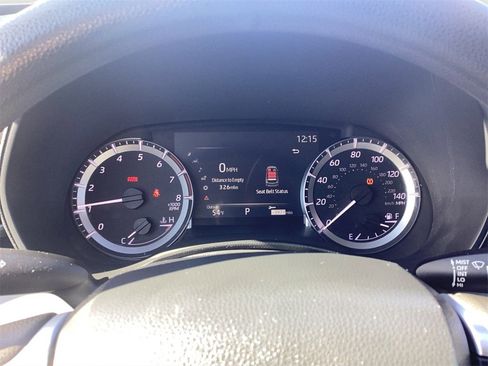 Used 2023 Toyota Highlander L image 11