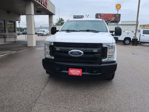 Used 2019 Ford F250 2WD Regular Cab Super Duty image 2