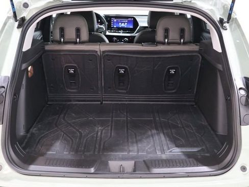 Used 2024 Chevrolet Trax ACTIV w/ Sunroof Package image 37