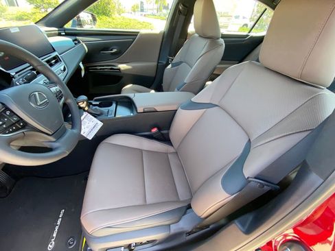 New 2025 Lexus ES 350 w/ Premium Package image 5