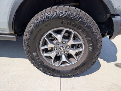 Used 2022 Ford Bronco Badlands AWD/4WD image 3