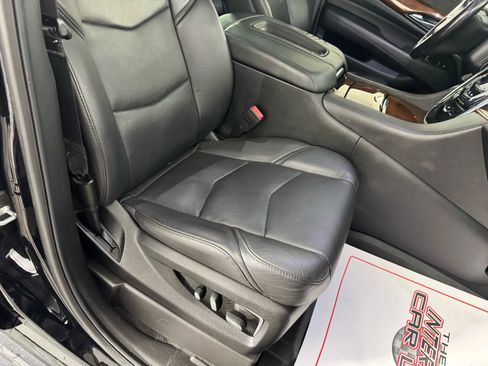 Used 2018 Cadillac Escalade Luxury w/ LPO, Radiant Package image 38