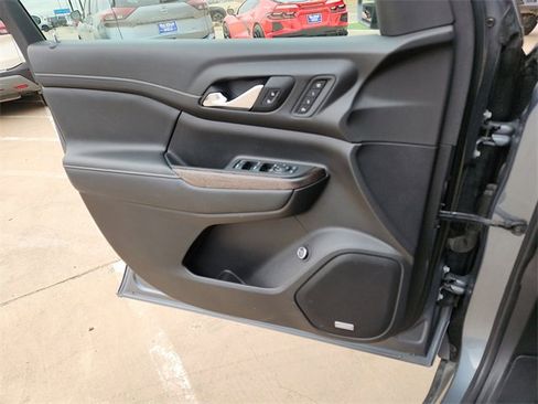 Used 2021 GMC Acadia Denali image 13