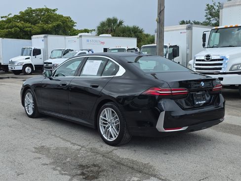 Used 2025 BMW 530i w/ Premium Package image 5