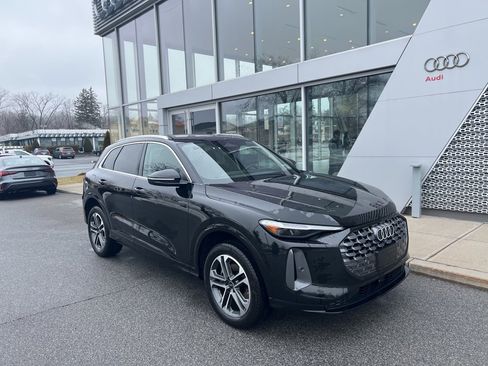 Used 2025 Audi Q5 Premium Plus w/ Premium Plus image 6