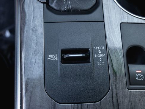 Used 2023 Toyota Highlander Platinum image 19