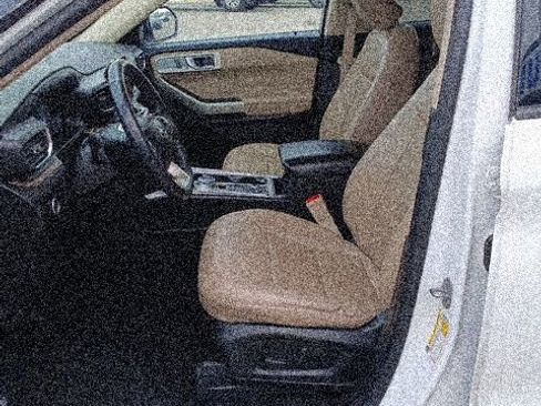 Used 2023 Ford Explorer Limited image 23