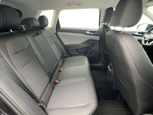 Used 2024 Volkswagen Taos SE image 27