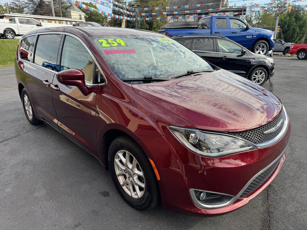 Used 2020 Chrysler Pacifica Touring FWD image 4
