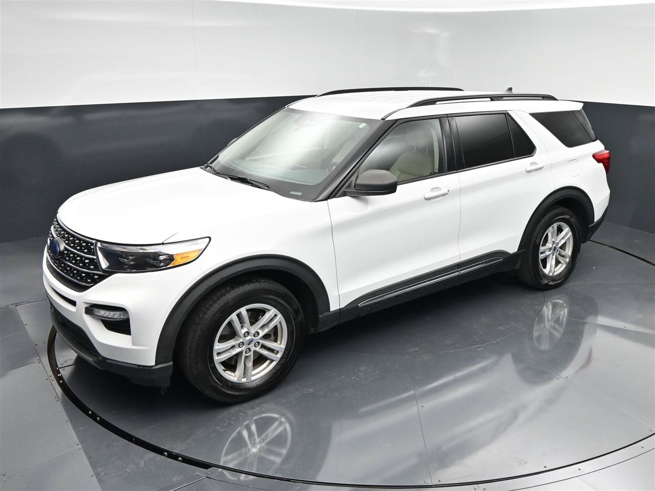 Used 2021 Ford Explorer XLT w/ Equipment Group 202A RWD image 19