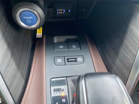 Used 2021 Toyota Venza Limited AWD/4WD image 25