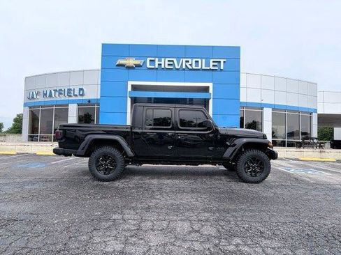 Used 2022 Jeep Gladiator Sport AWD/4WD image 1