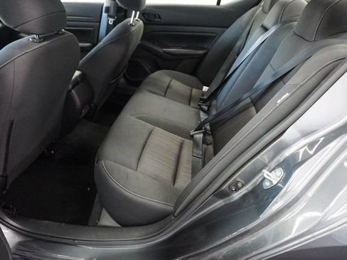 Used 2024 Nissan Altima 2.5 SV FWD image 10