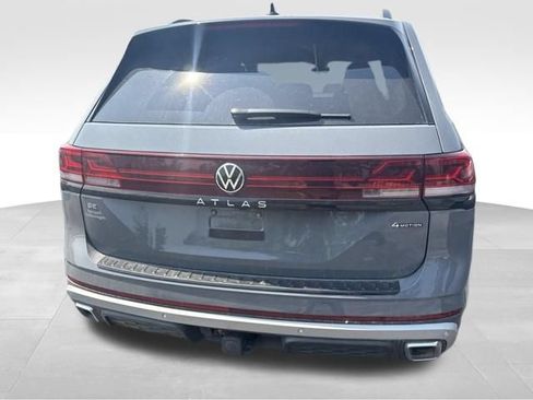 Used 2025 Volkswagen Atlas Peak Edition SE AWD/4WD image 27