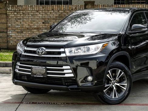 Used 2017 Toyota Highlander Plus image 12