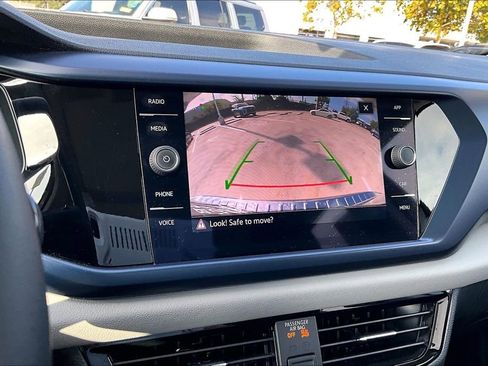 Used 2022 Volkswagen Taos SE image 30