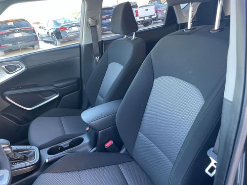Used 2025 Kia Soul LX w/ LX Technology Package image 36