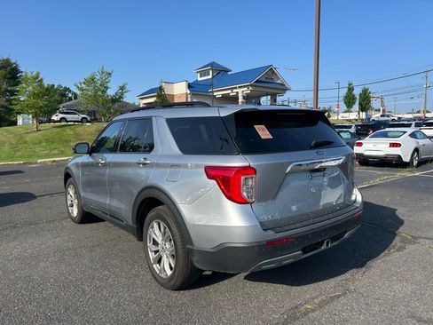 Used 2024 Ford Explorer XLT w/ Equipment Group 202A AWD/4WD image 7