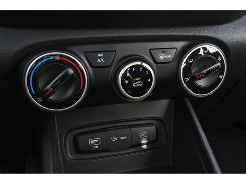 Used 2026 Hyundai Venue SE FWD image 25
