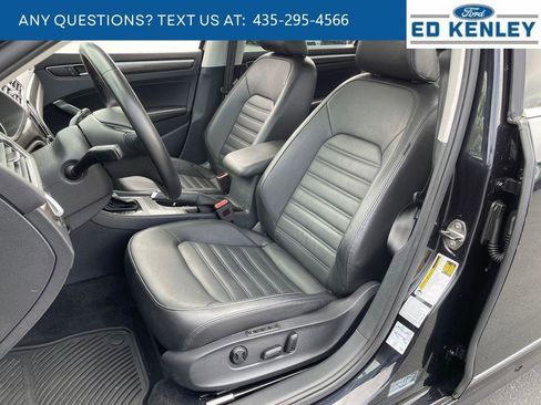 Used 2018 Volkswagen Passat 2.0T SEL Premium FWD image 3