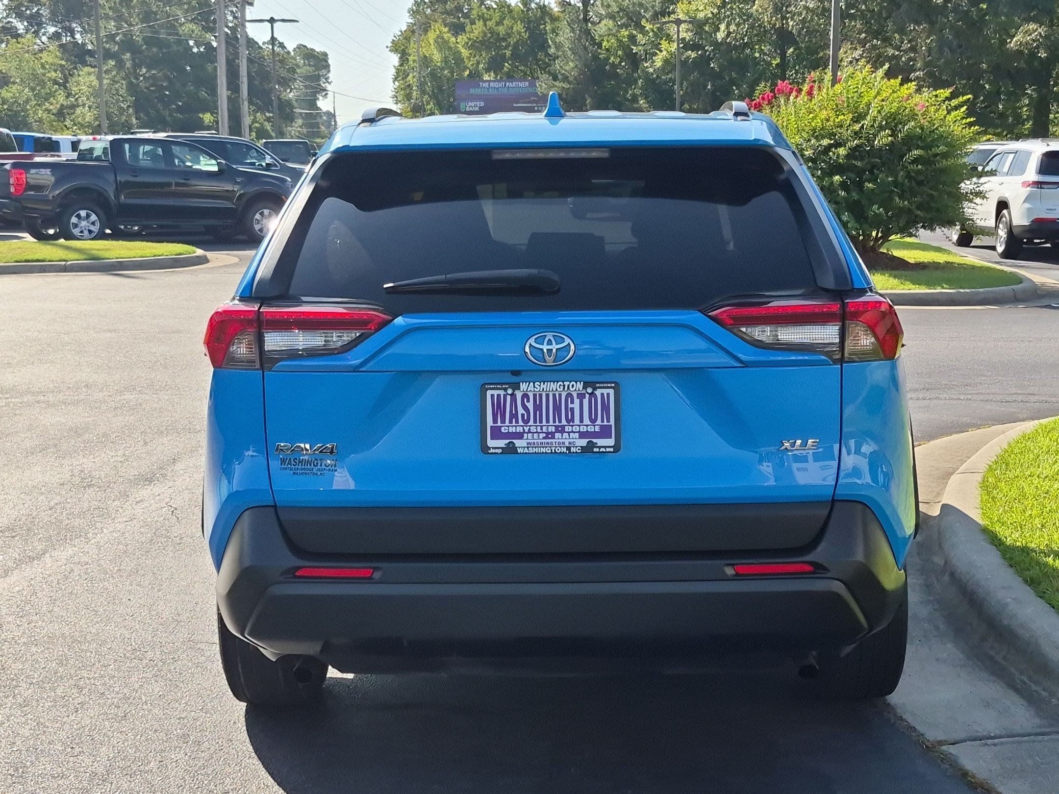 Used 2021 Toyota RAV4 XLE FWD image 6