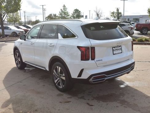 Used 2024 Kia Sorento EX image 9