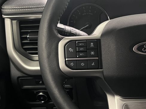 Used 2024 Ford Expedition XLT image 19