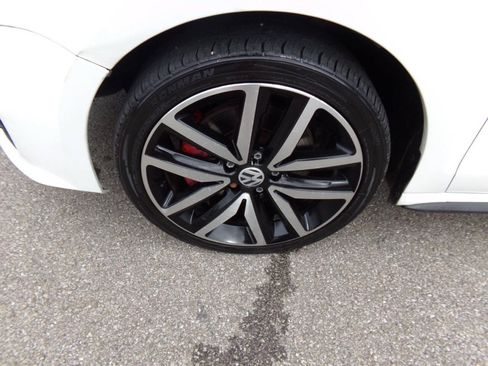 Used 2013 Volkswagen Jetta GLI Autobahn FWD image 34