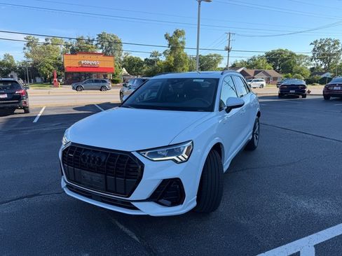 Used 2024 Audi Q3 2.0T Premium Plus AWD/4WD image 2