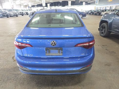 Used 2024 Volkswagen Jetta SE FWD image 3