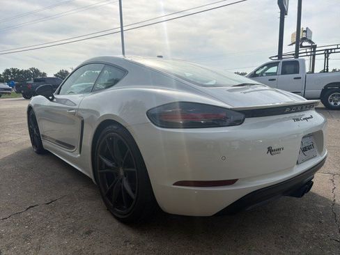 Used 2021 Porsche 718 Cayman RWD image 12