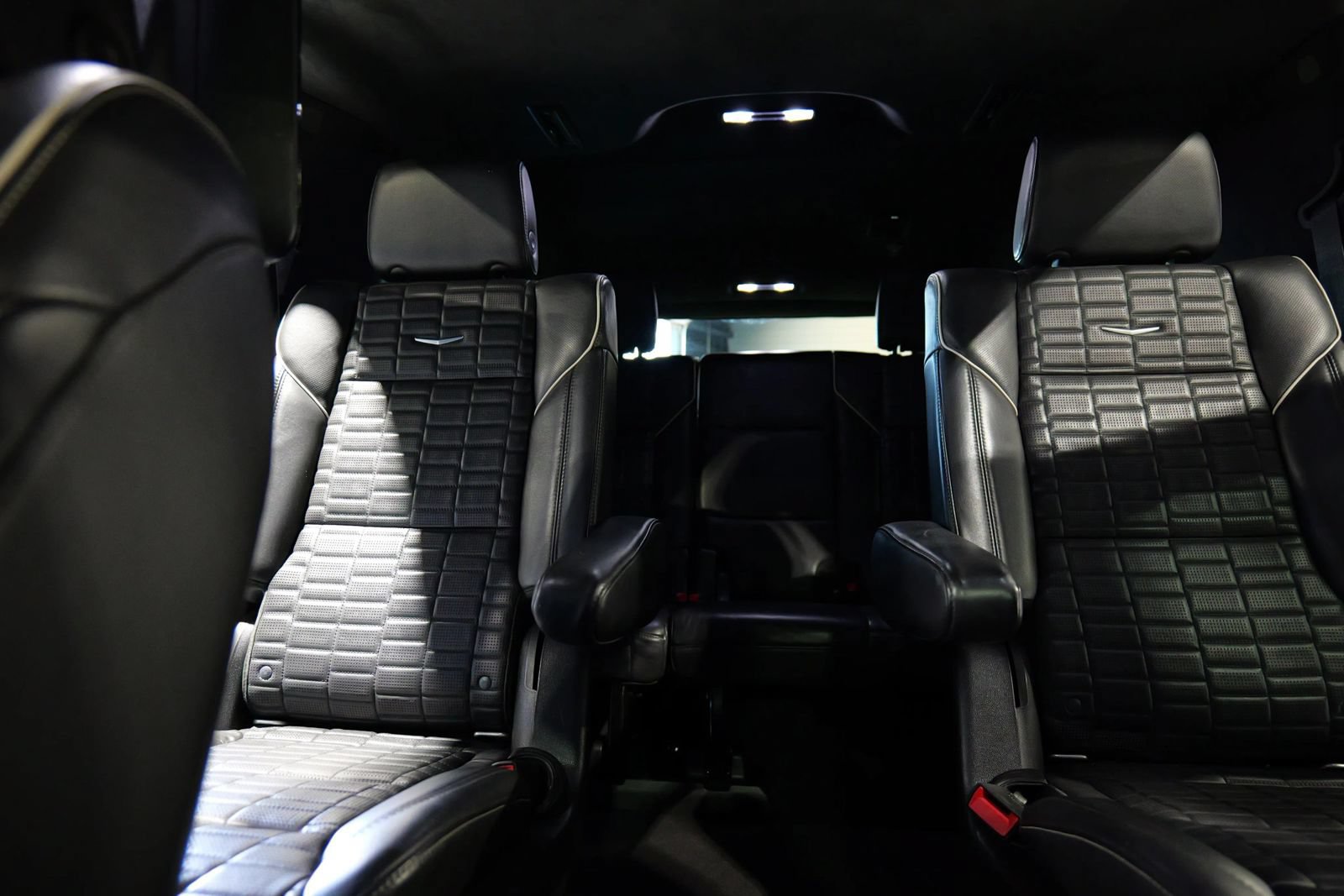 Used 2021 Cadillac Escalade ESV Premium Luxury Platinum AWD/4WD image 19