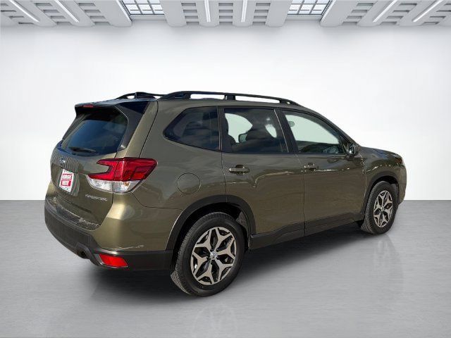 Used 2024 Subaru Forester Premium AWD/4WD image 4