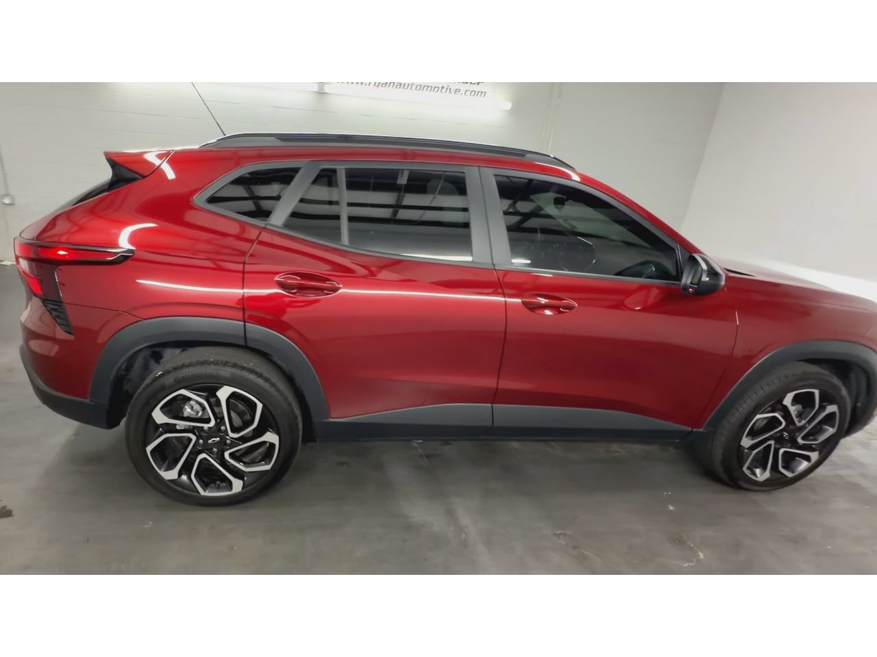 Certified 2025 Chevrolet Trax RS w/ Sunroof Package FWD image 9
