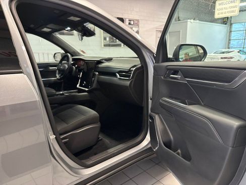 Used 2025 GMC Acadia Elevation FWD image 28