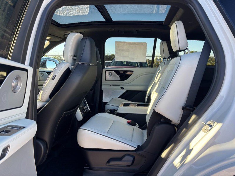 New 2027 Lincoln Aviator Black Label w/ Dynamic Handling Package AWD/4WD image 12