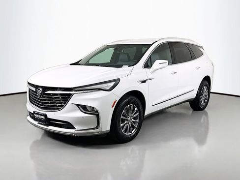 Used 2023 Buick Enclave Essence FWD image 3