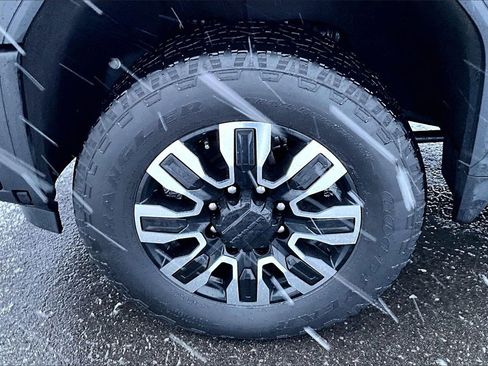 Used 2024 GMC Sierra 3500 Denali Ultimate image 9