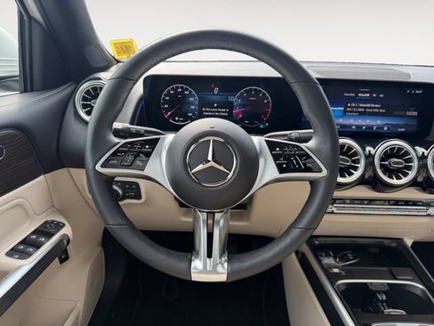 Used 2026 Mercedes-Benz GLB 250 4MATIC image 17